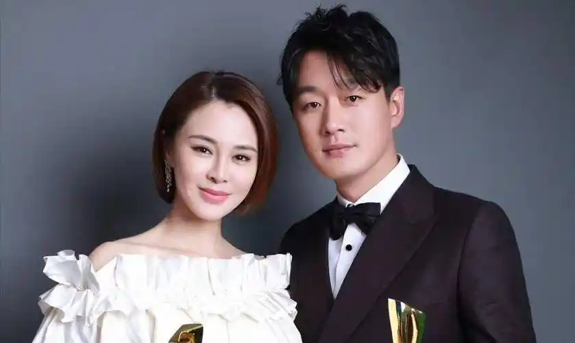 原创住2亿四合院的佟大为婚后上交财政大权把妻子关悦宠成公主