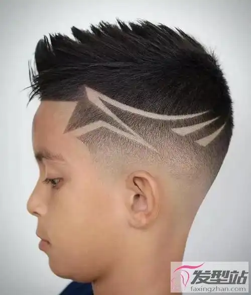 4-5岁小男孩短发发型(2),小男孩平头怎么理小男孩帅气平头剪发发型