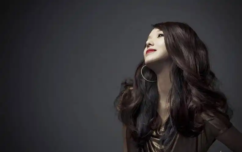 李贞贤成熟迷人