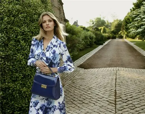 tory burch 2017秋冬系列新品上市 超模刘雯华丽出镜品牌广告大片