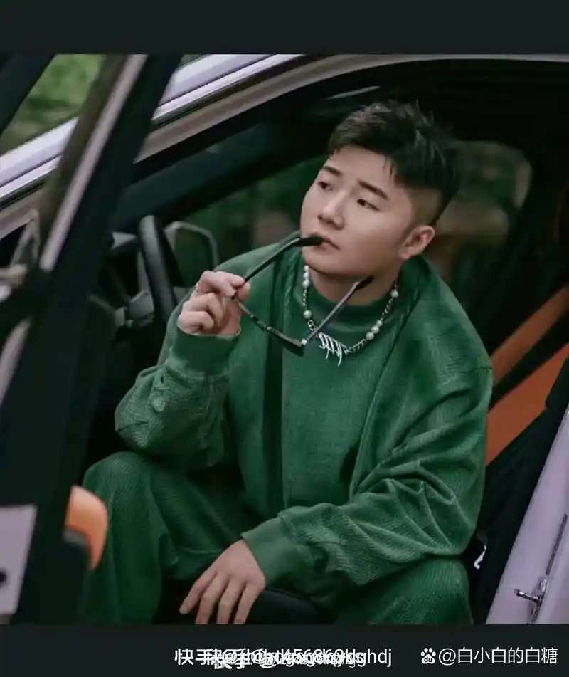 白小白哥哥真帅