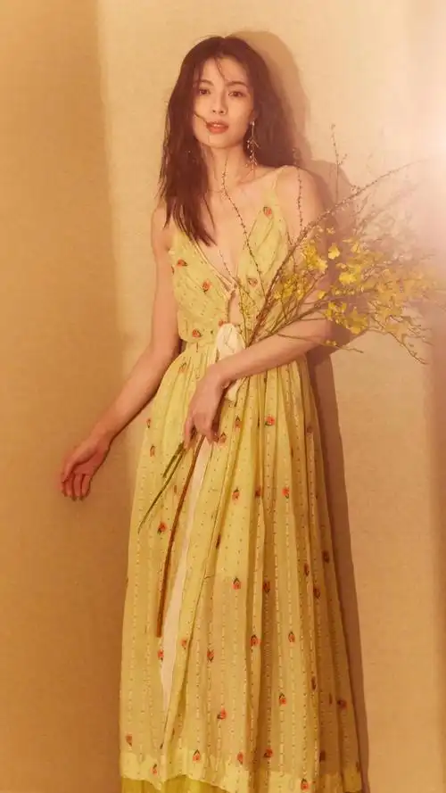 优雅气质女神钟楚曦迷人