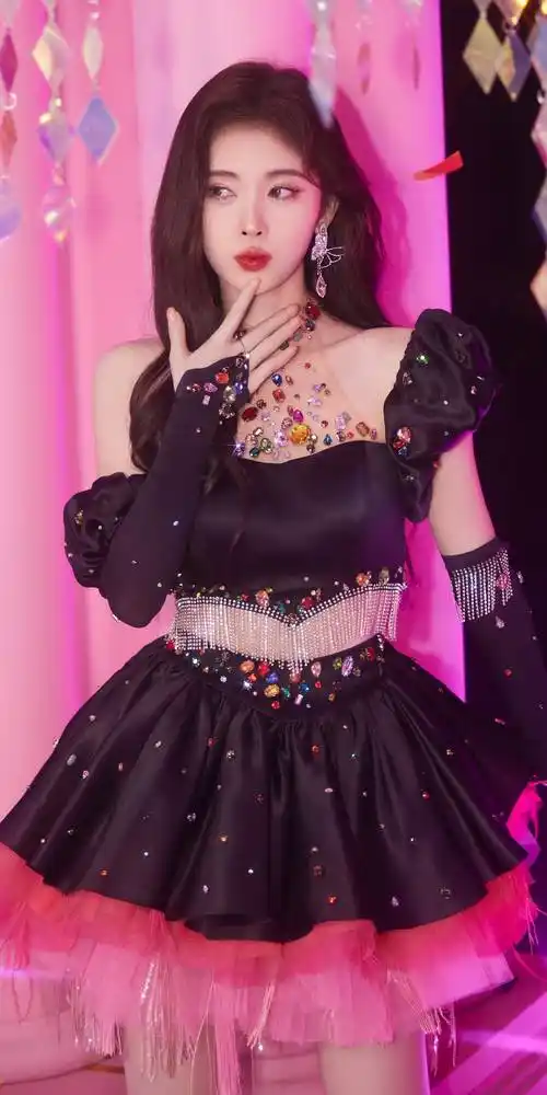 鞠婧祎黑纱裙酷甜少女风写真_裙子_长裙_黑色