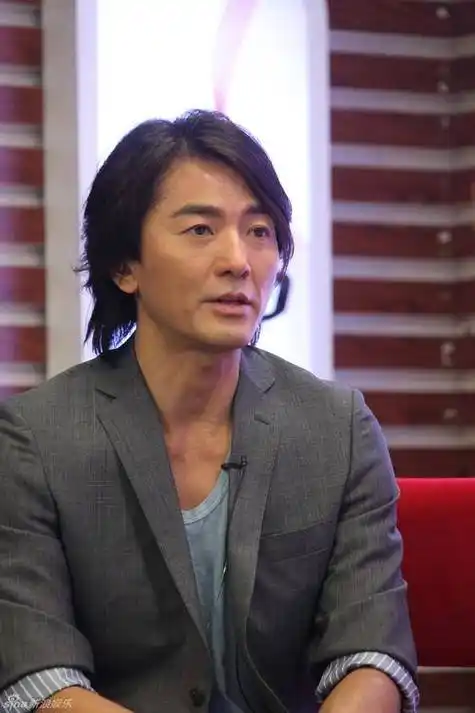 郑伊健曾比四大天王还红,为何如今落魄成十八线?陈小春说出实情