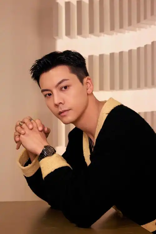 故事從心動開始,來和陈伟霆超话一起傾聽關于遇見的故事.