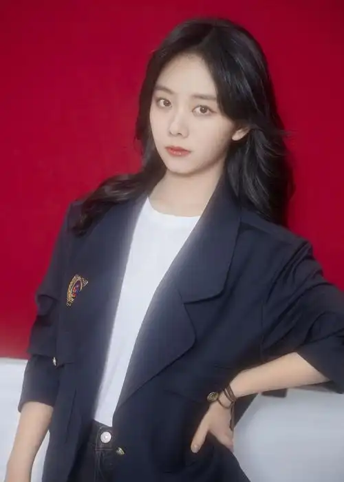 谭松韵干练气质写真图片14
