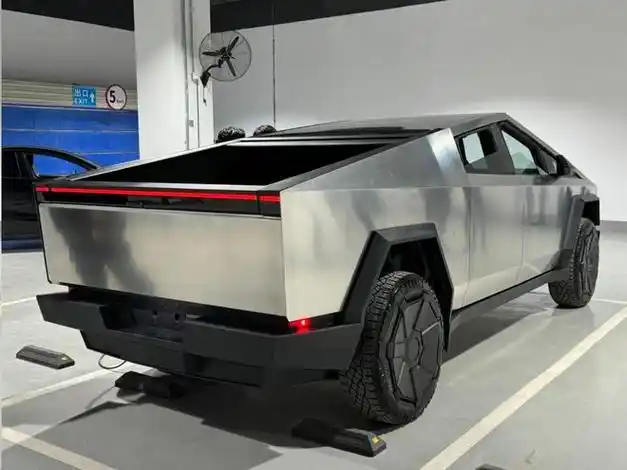 特斯拉皮卡来到国内车友实际亲身感受时震撼感远超过了预期