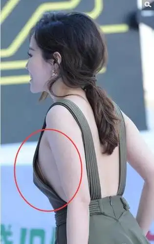 张靓颖穿了件这种衣服出门,网友都激动得破口大骂