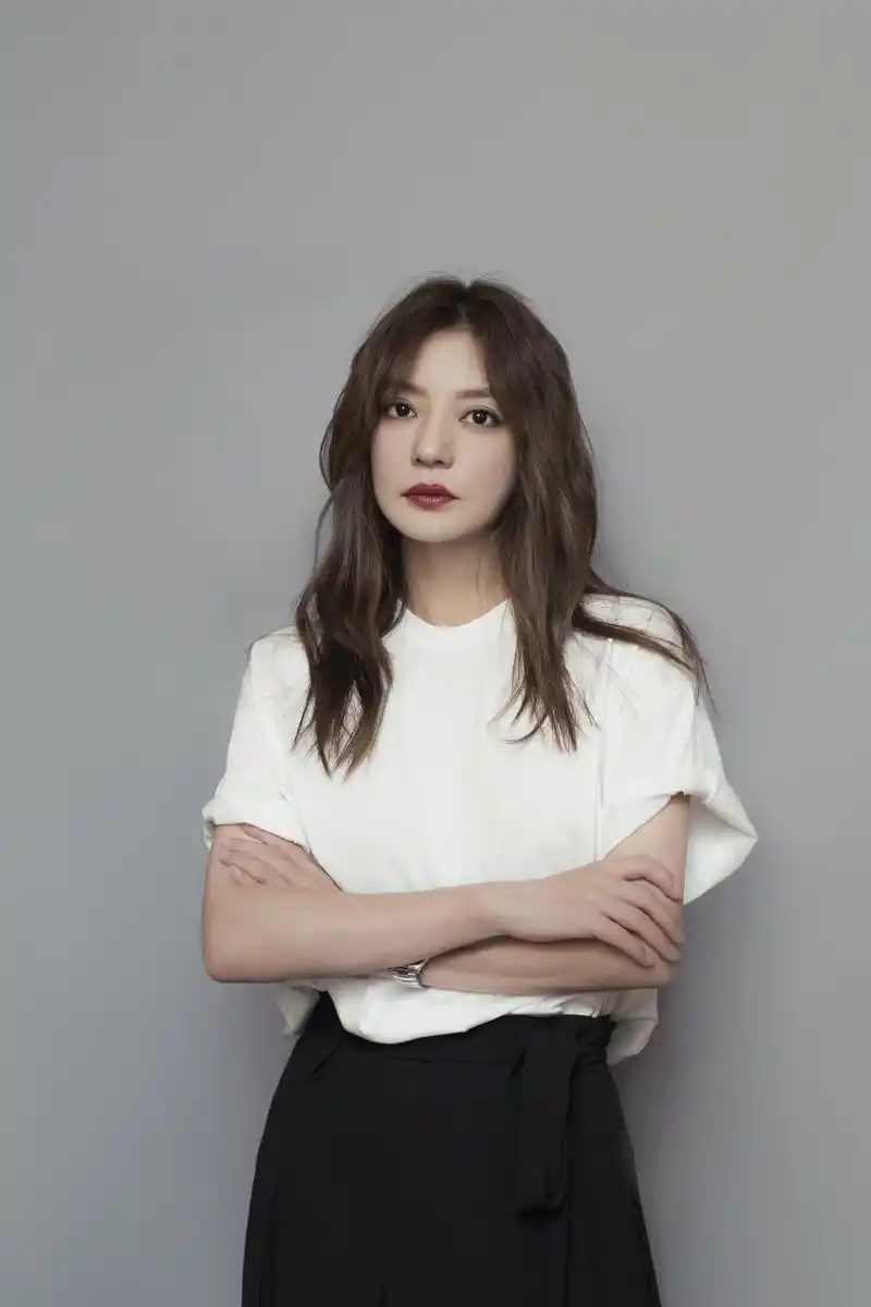 赵薇求证:她是天才,还是疯子?数学家赵薇即将上线.