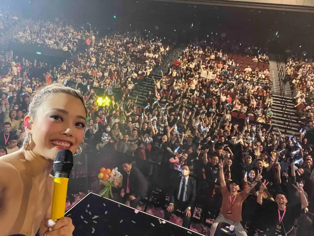 合照来啦!容祖儿澳门演唱会 感谢好心人发给我的原图 原图请私我