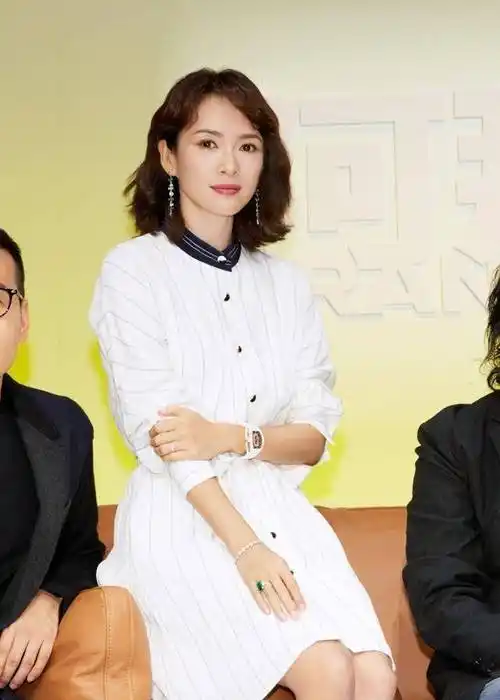 二胎后章子怡明显有了年龄感,脸上胶原蛋白流失比较严重,除了年龄问题