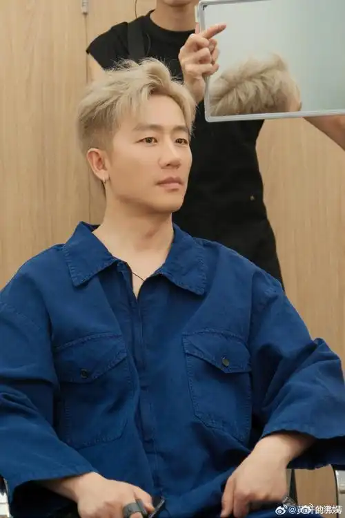 黄轩染金发了#黄轩染金发了,好帅!