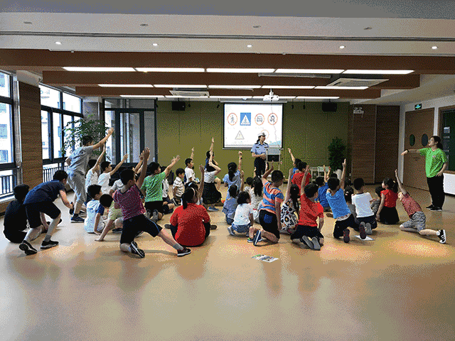 2                   3         到了提问互动环节,小朋友们都