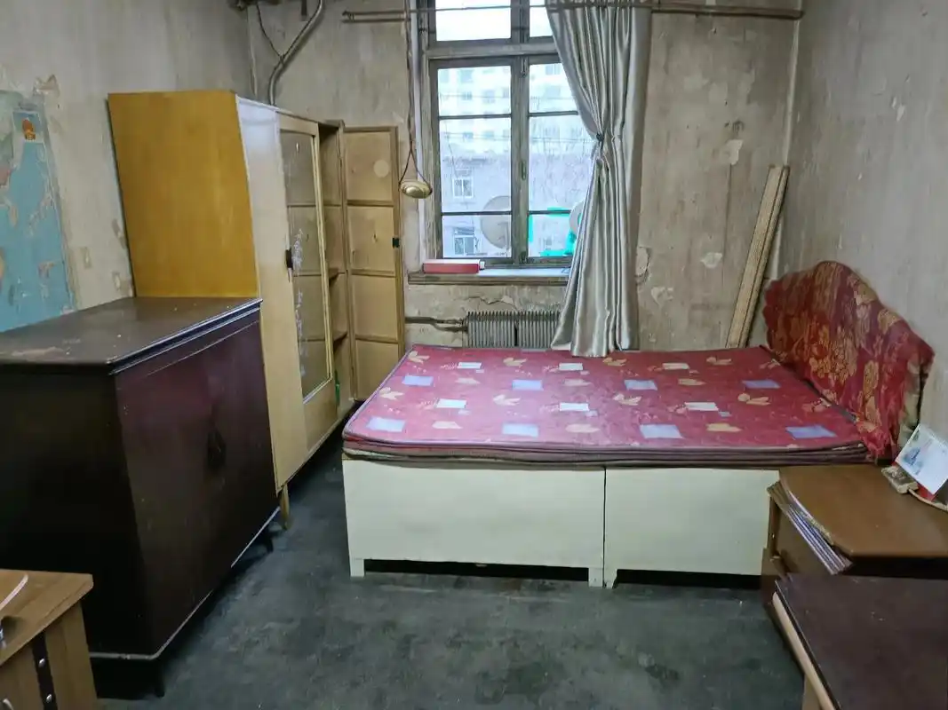 房屋出租:两室一卫(50平米),南北通透,4楼/4层,联系方 - 抖音