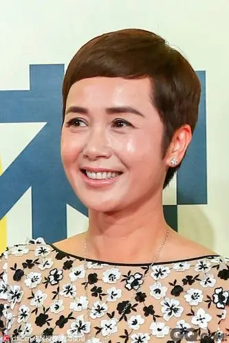 蒋雯丽当年高考落榜,然后被分配到安徽蚌埠的自来水厂当工人.