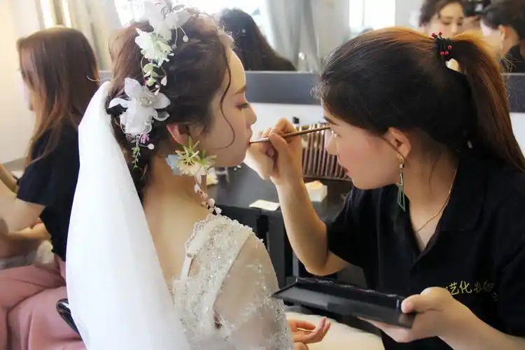 直击宣艺学员化妆师考证现场,看宣艺学员如何过关斩将~-合肥宣艺化妆