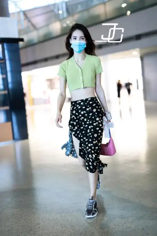 上脚一系列 nike air force 1 鞋款,其中不仅有权志龙这样的大牌联名