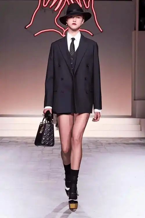 女神,六十年前就说"我穿衣服不为男人"_克里斯汀-迪奥_特里_玛莲娜