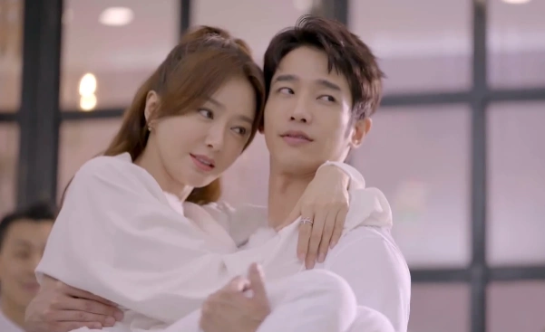 原创《平行时空》秦岚刘以豪互动亲密,被应采儿戳穿,她还为两人助攻