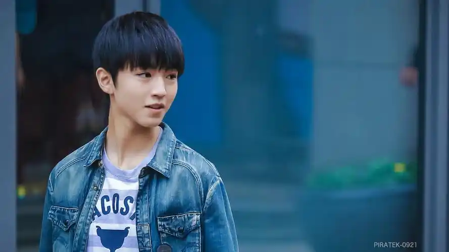 王俊凯# 161117 《我们的少年时代》拍摄 高清9p