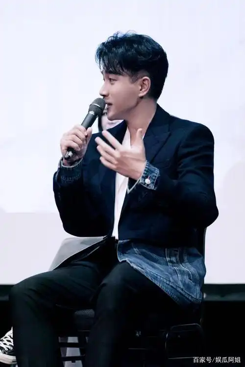 刘恺威时隔大半年出关!最新造型新潮十足,身材清瘦眼神变疲惫