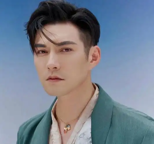 严屹宽:年轻时帅到富婆想花1个亿包养他,出道二十几年零绯闻