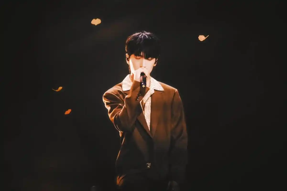 严浩翔绝美壁纸