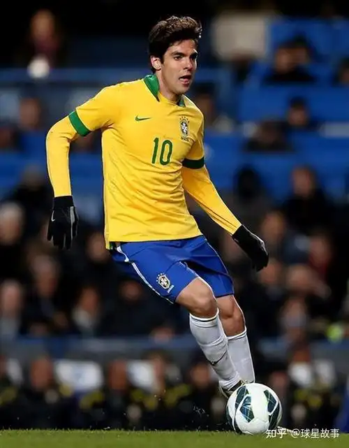 巴西足球历史上十号球员盘点贝利第一无可撼动小罗排第三