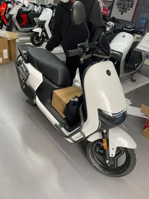 现在流行九号电动车01啦