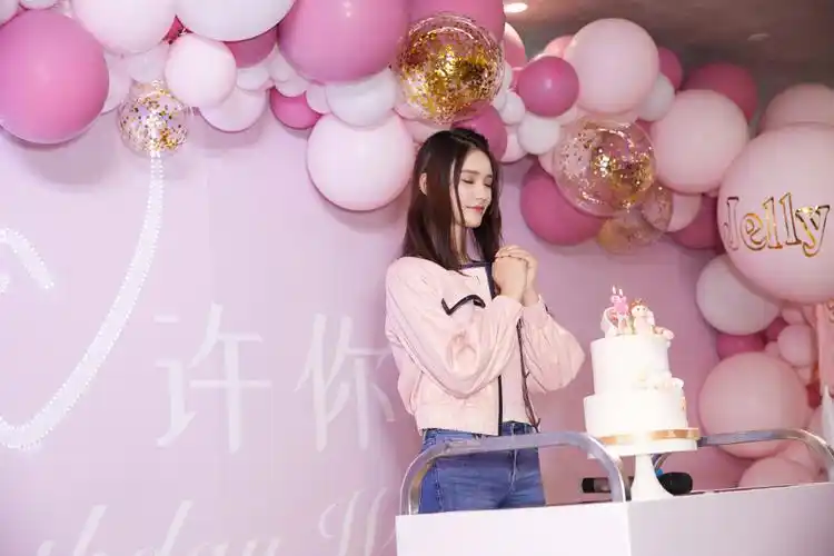 林允粉嫩甜美生日会图片,明星,美女,性感,明星,写真,林允,甜美