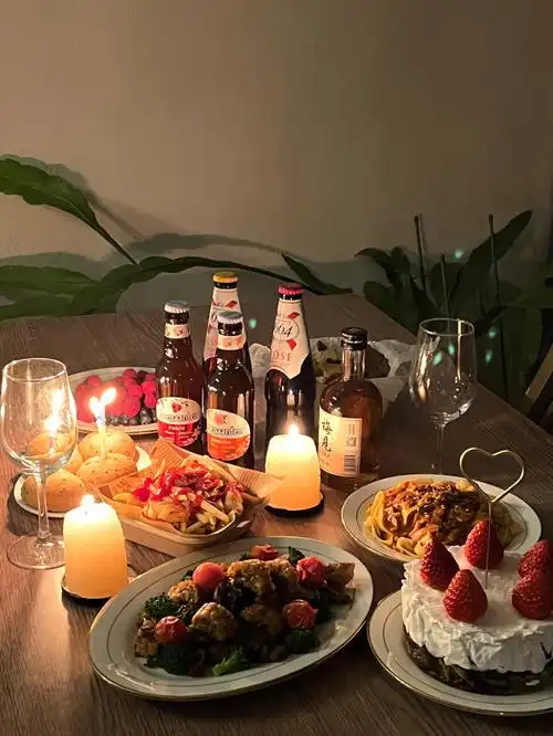 记录在家过个仪式感满分的生日烛光晚餐