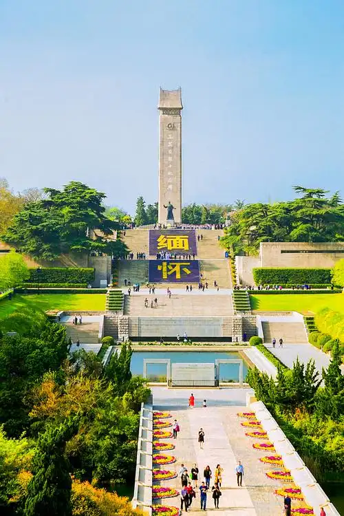 江苏省南京市雨花台烈士陵园纪念碑春色风光 - 吾哈 - 图虫