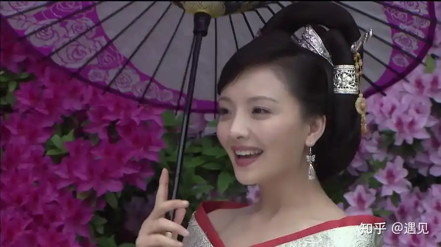 演员孙茜出道17年相亲嫁总裁8年生一子43岁翻红人生圆满