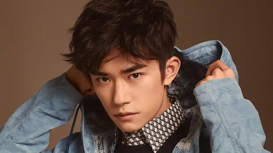 明星风尚易烊千玺壁纸封面图明星风尚 易烊千玺壁纸壁纸于2020-06-16