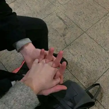 手控男女牵手头像 男女各一只手牵手图片头像_情侣头像_美头网