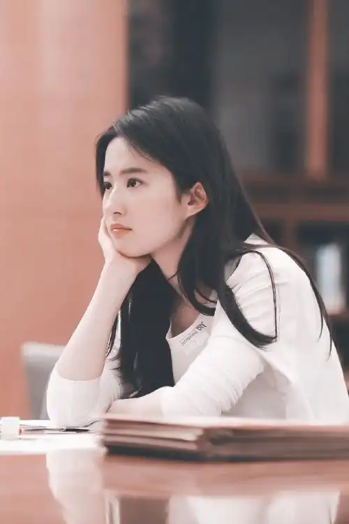 安利一下94刘亦菲94的现代装.