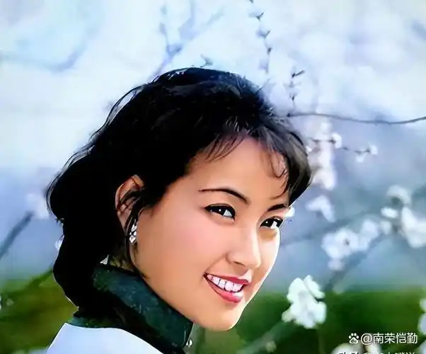 著名演员刘晓庆:4段婚姻没生过孩子,如今73岁活出自我风采