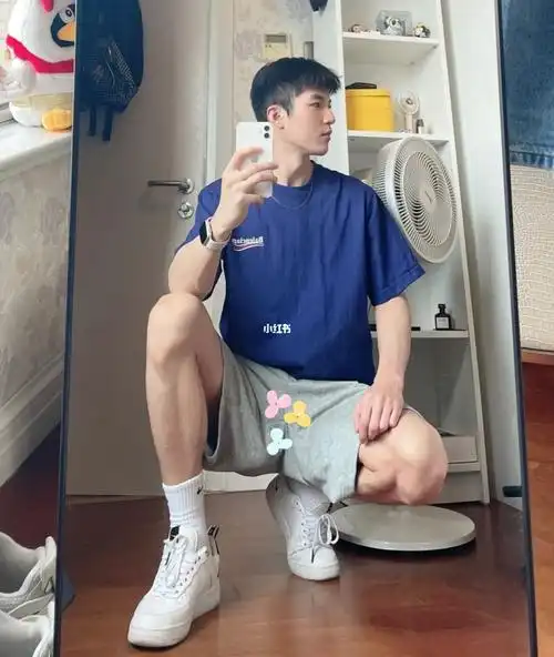 今天是你喜欢的灰裤子男孩吗