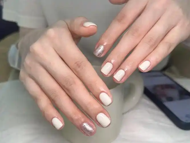 奶白色美甲77跳闪