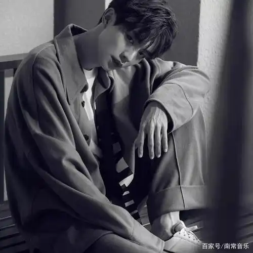 古风圈一体机-妖扬,一个集声控,手控,颜控为一体的男人