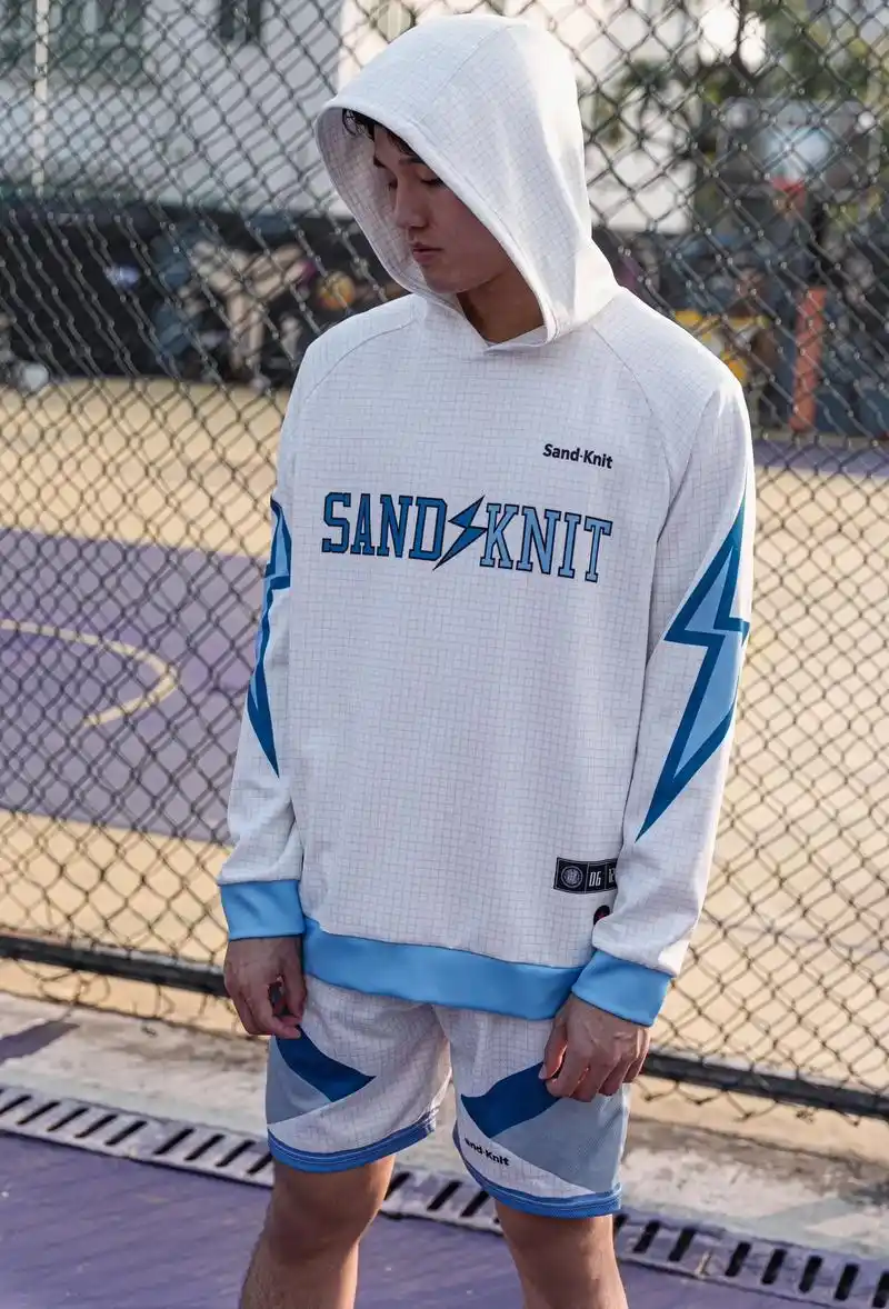 帅出一道闪电的卫衣