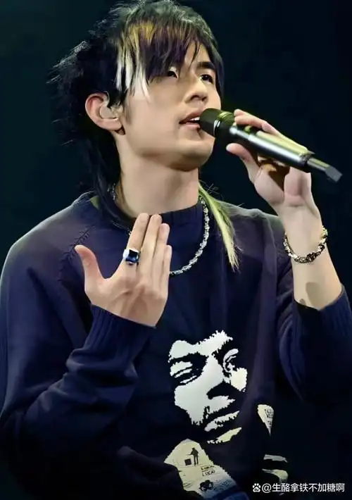 周杰伦自从2000年出道后,一路风生水起,直到今天周杰伦在华语乐坛的