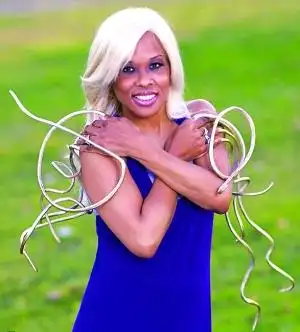 世界最长指甲(图)