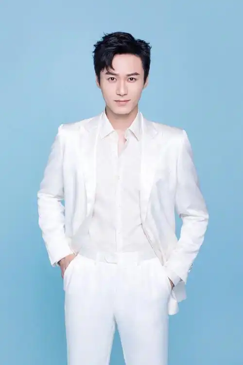 #茅子俊白色写真造型#