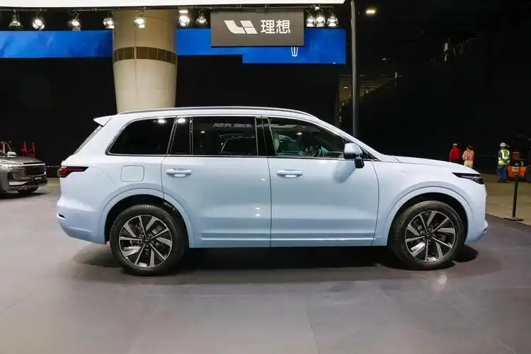 理想one壁纸_理想one_理想one车展图片_10/379张图片_理想onebaby