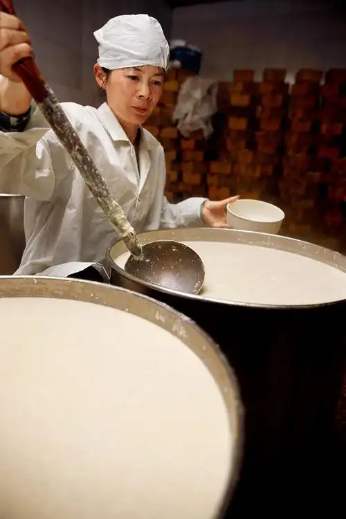 用柴火大锅煮出来的豆浆,香味浓郁而厚实  f3.2,1/60秒,iso320