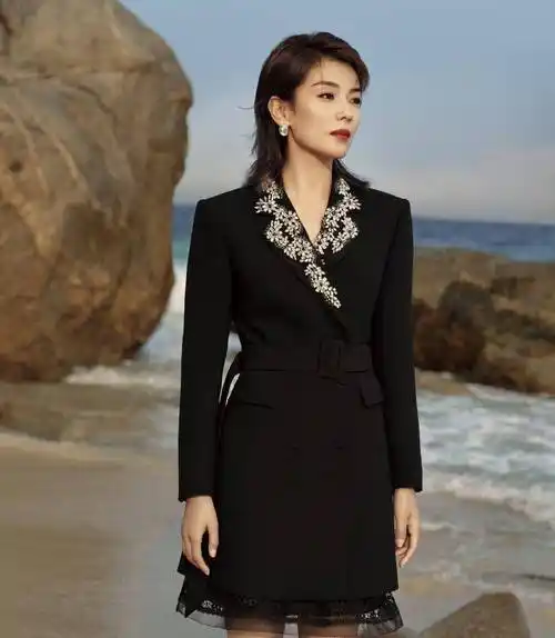 刘涛件件穿搭深入人心,42岁的她美出新天际_西装_职场_黑色