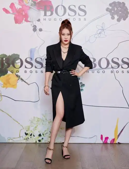 王霏霏揭秘姐姐群聊内容,朱正廷交出了免手滑点赞秘籍