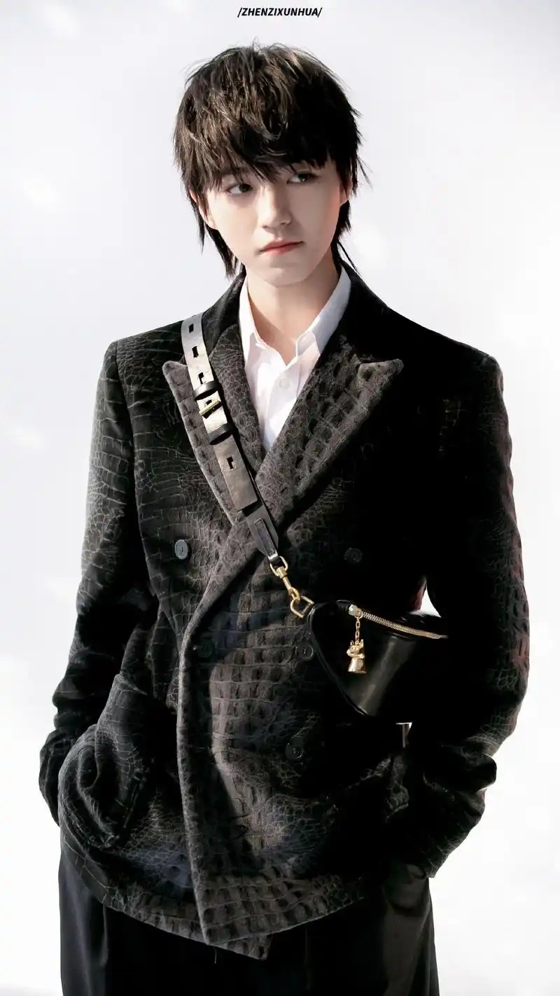 狼尾狼尾!(cr logo)#少年感 #王俊凯 #大帅哥 - 抖音