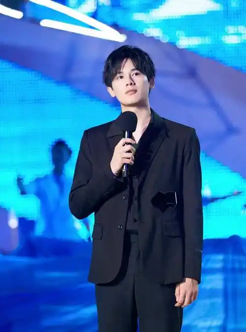 娱乐点评:任嘉伦,关晓彤,王俊凯,曾舜晞,胡先煦,张新成_发展_团队